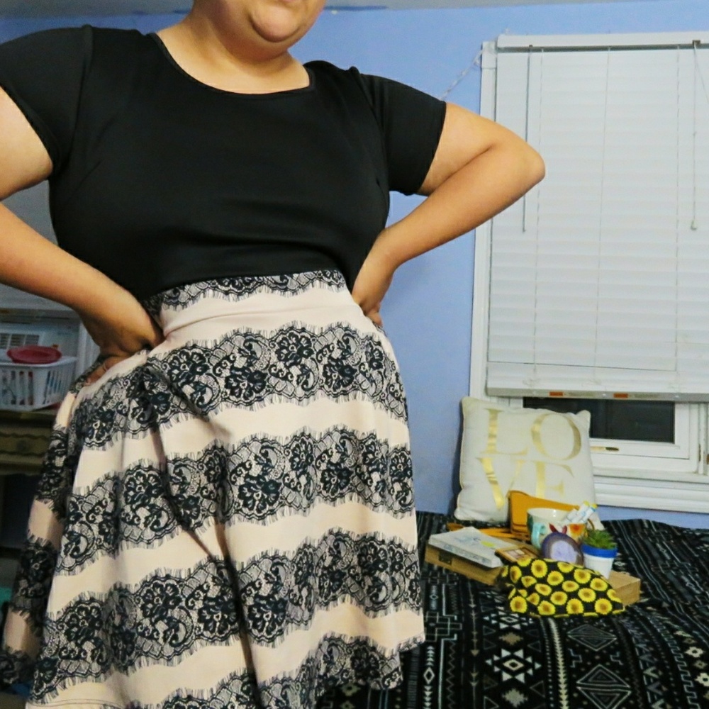 *SOLD* Flared lace-patterned dress